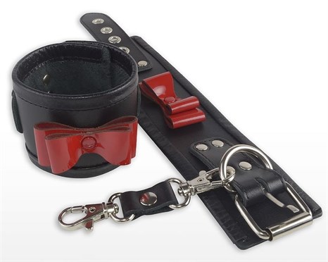 Черные наручники с красными лаковыми бантами - фото 330895