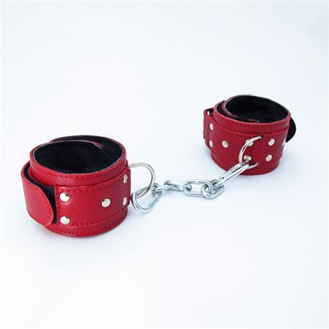 Красные кожаные наручники с меховым подкладом - фото 332042