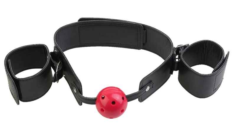 Кляп-наручники с красным шариком Breathable Ball Gag Restraint - фото 332426