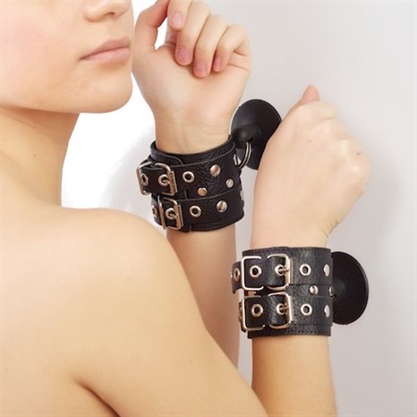 Чёрные наручники с ремешками на присосках - фото 391047
