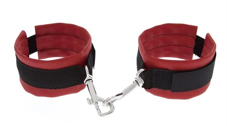 Красно-чёрные полиуретановые наручники Luxurious Handcuffs - фото 399540