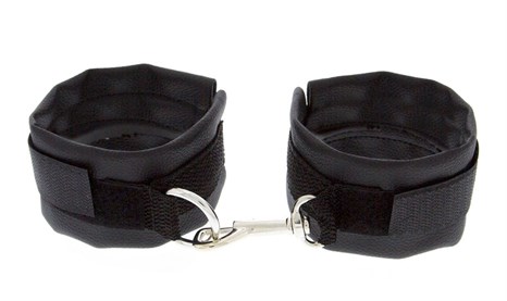 Чёрные полиуретановые наручники с карабином Beginners Wrist Restraints - фото 399554