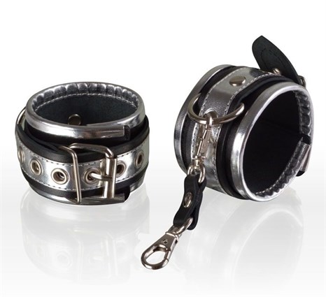 Серебристо-чёрные кожаные наручники - фото 408619