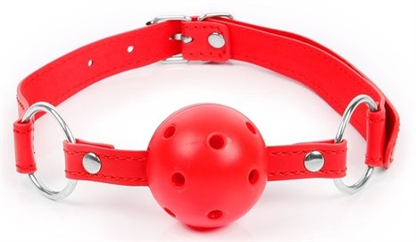 Красный кляп-шарик на регулируемом ремешке с кольцами - фото 412364