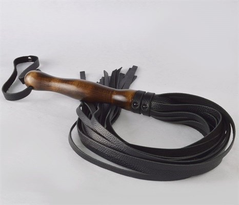 Черная плеть с деревянной рукоятью - фото 420314