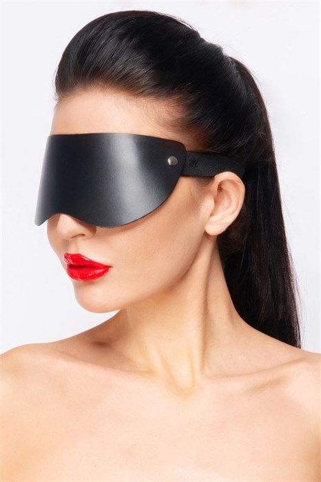 Черная кожаная маска без прорезей для глаз - фото 422096