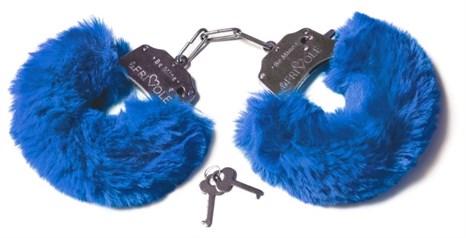 Шикарные синие меховые наручники с ключиками - фото 423055