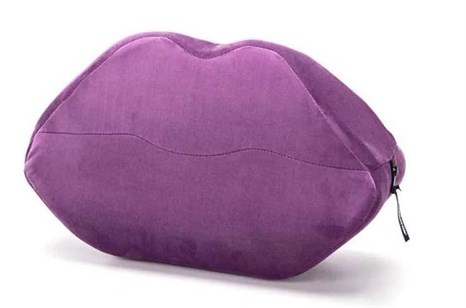 Фиолетовая микрофибровая подушка для любви Kiss Wedge - фото 426195