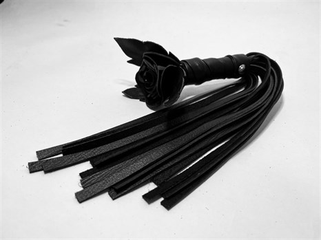 Черная кожаная плеть с лаковой розой в рукояти - 40 см. - фото 430620