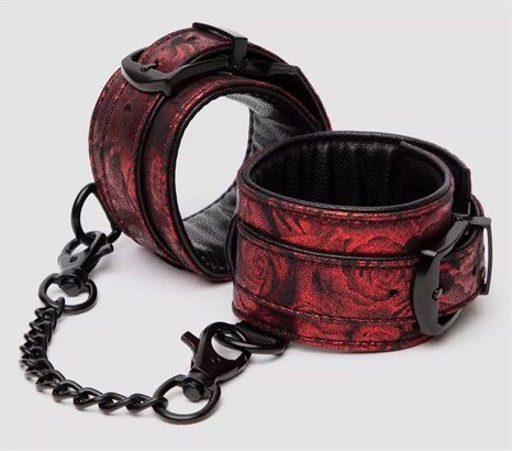 Красно-черные наручники Reversible Faux Leather Wrist Cuffs - фото 439071