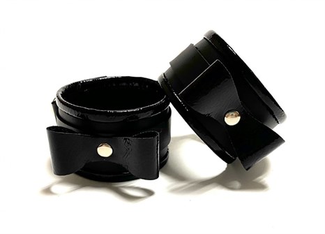 Черные наручники с бантиками из эко-кожи - фото 444466